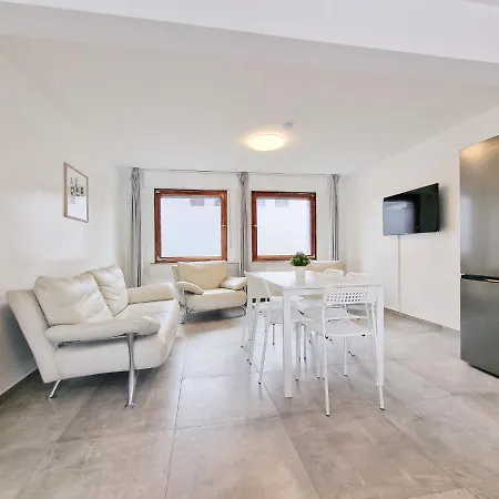 Raj Living - 6 House With Terrace And Parking - 25 Min Messe Dus & Airport Dus Apartment *