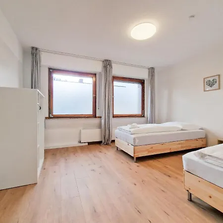 Apartment Raj Living - 6 House With Terrace And Parking - 25 Min Messe Dus & Airport Dus