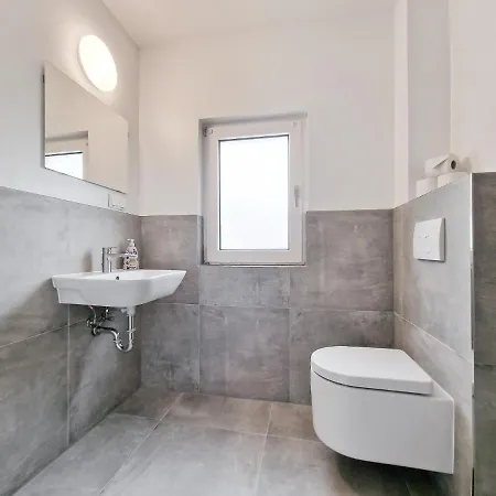 Apartment Raj Living - 6 House With Terrace And Parking - 25 Min Messe Dus & Airport Dus *