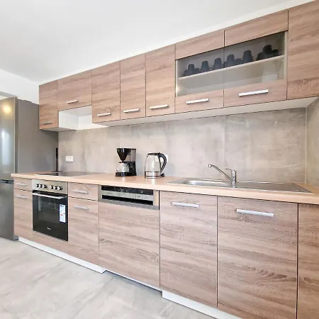 Apartment Raj Living - 6 House With Terrace And Parking - 25 Min Messe Dus & Airport Dus *